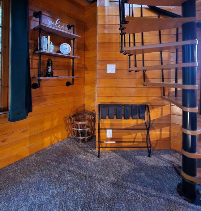 The Eagle'S Nest Treehouse Cabin Palmer Eksteriør bilde