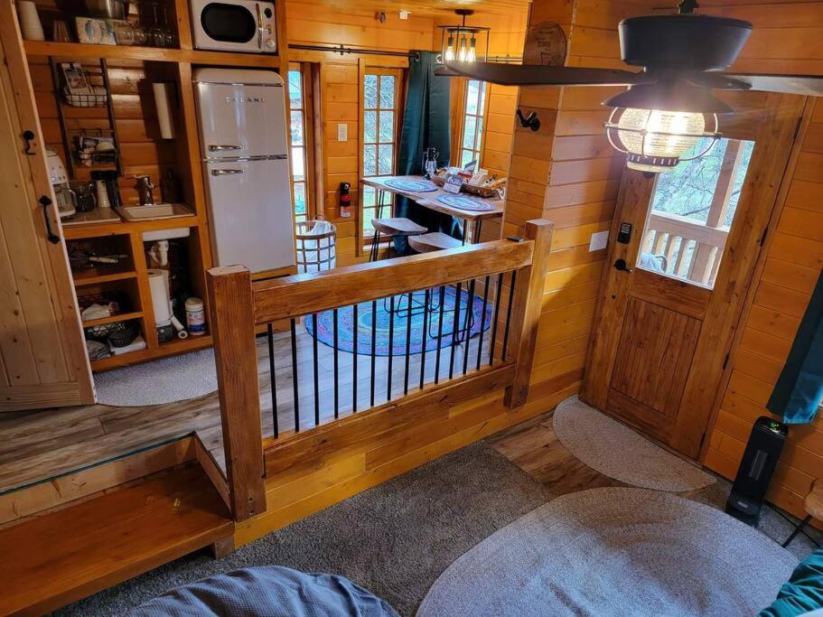 The Eagle'S Nest Treehouse Cabin Palmer Eksteriør bilde
